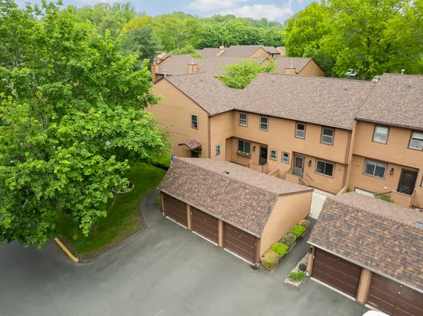 53 Cedar Knolls Dr, Branford, CT 06405