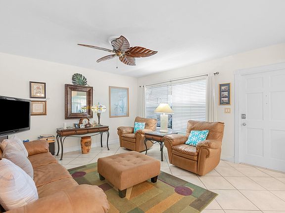 2nd image of 100 SE 6th Avenue #304