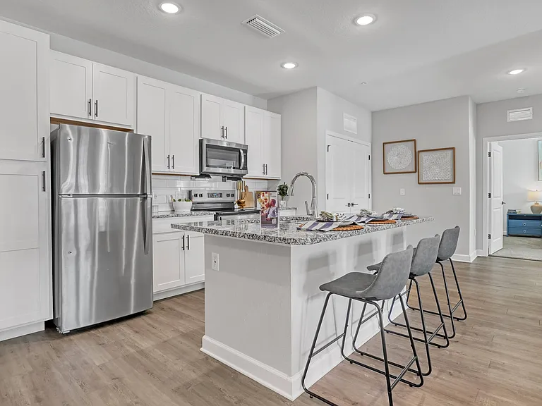 Palm Breeze Apartments — Photo 7