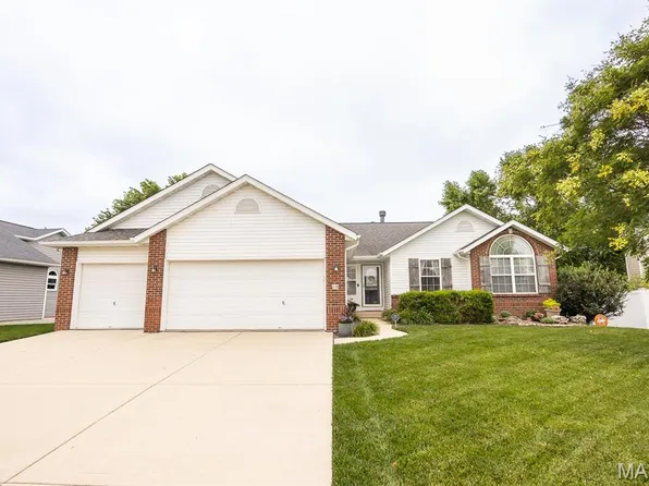 98 Stonebrooke, Troy, IL 62294