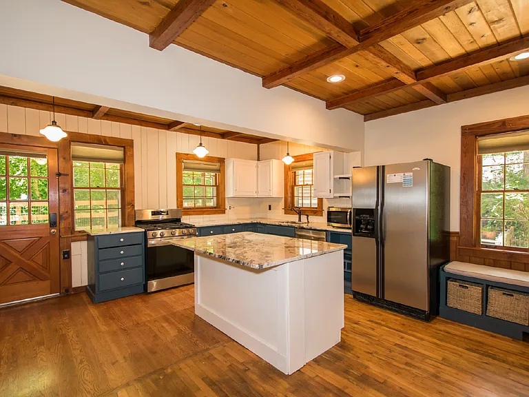 117 Lake Dr — Photo 26
