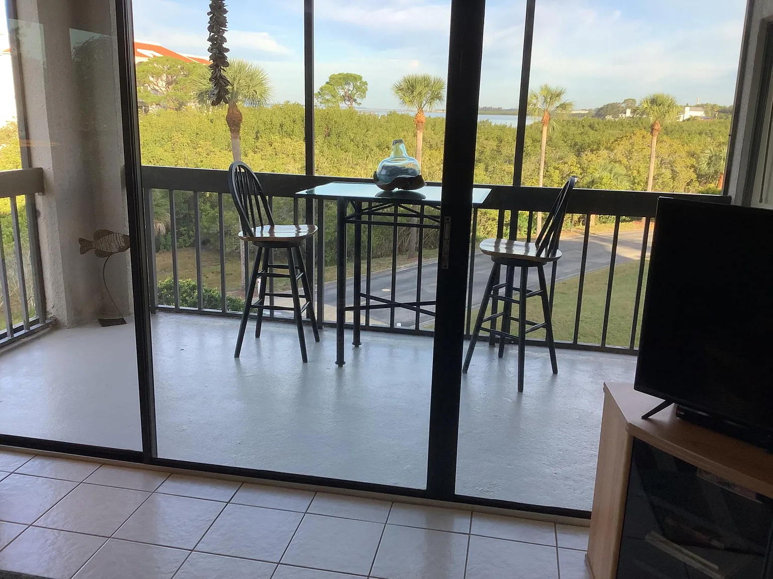 2 bed, 1150 sqft, $2,200 — Photo 2