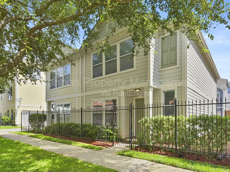 2711 Polk St — Photo 2