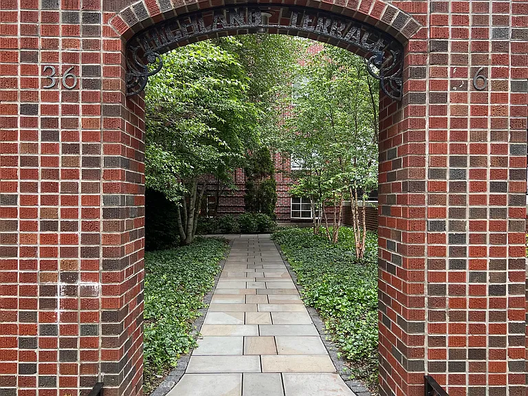 36 Highland Ave #D — Photo 8