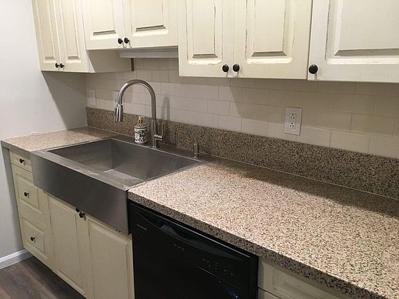 3rd image of 722 Idlewood Ln