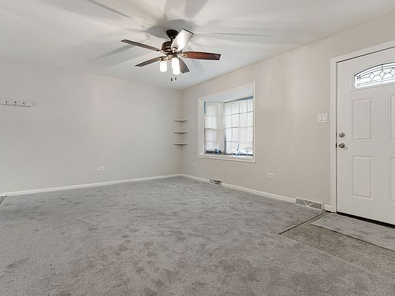 4th image of 110 N Oak Ln
