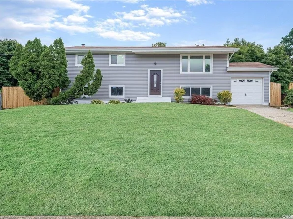 188 Ridge Road, Wheatley Heights, NY 11798