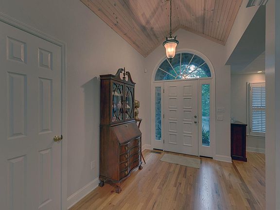 3rd image of 30 Breton Highlands Ct