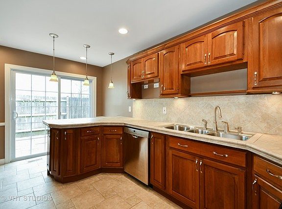 5th image of 2S581 Continental Dr