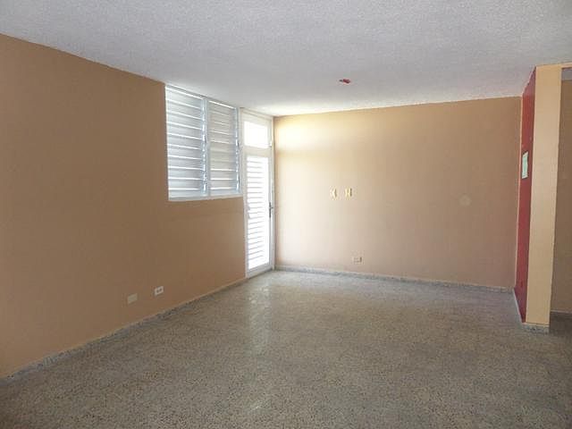 2nd image of 852 Calle 10a