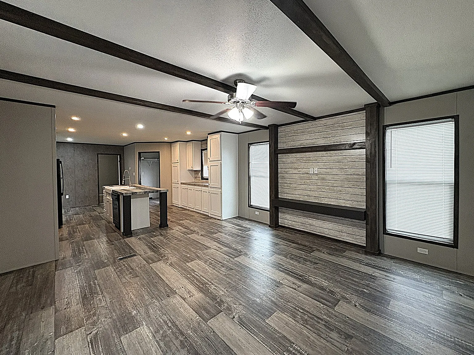 3 bed, 1216 sqft, $999 — Photo 4