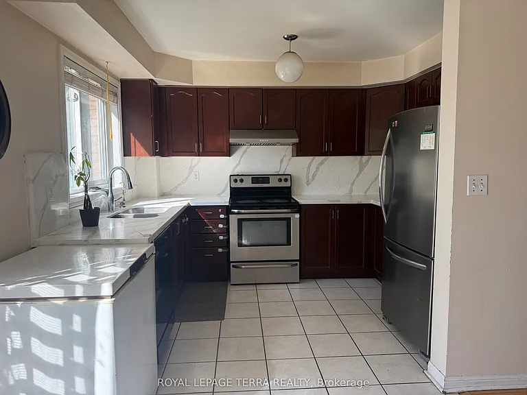 80 Acorn Pl #16 — Photo 15