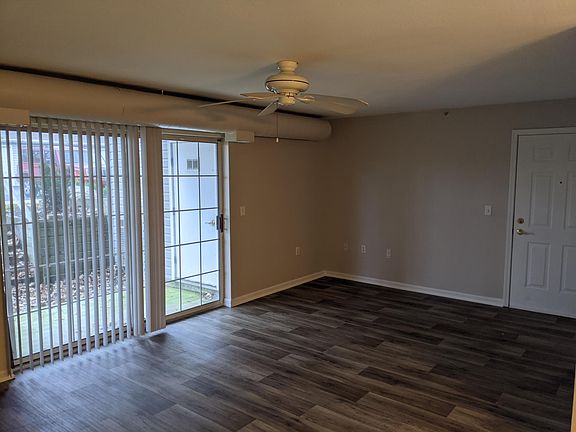 2nd image of 881 Montrose Ave #112