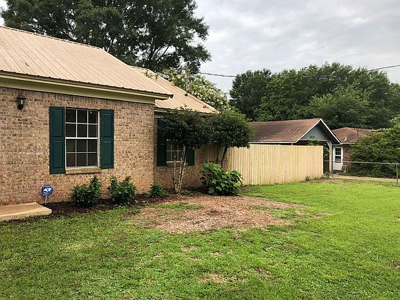 3rd image of 8261 Meadow Ln N