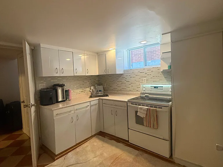 29 Glamis Ave #LOWER — Photo 10