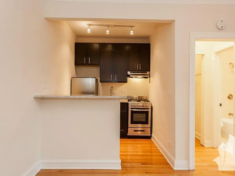 4521 N Paulina St #3A — Photo 6