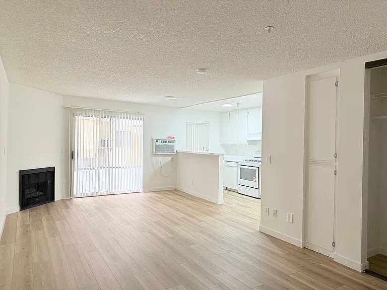 400 Westmoreland Apartments - Modern, approachable, city-living vibe — Photo 8