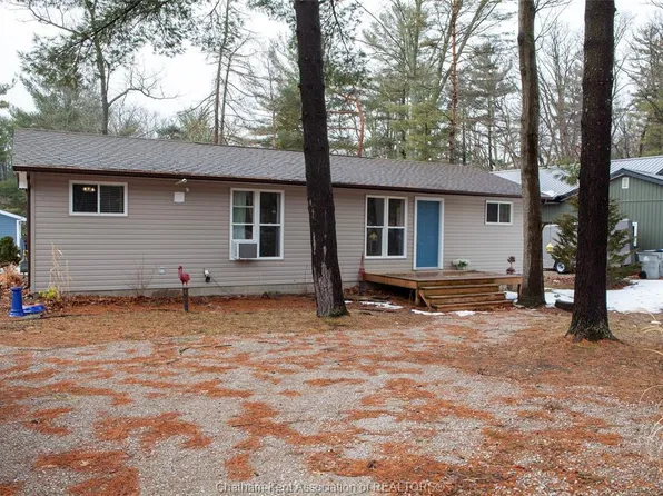 7675 Riverside Dr, Lambton Shores, ON N0M 2L0