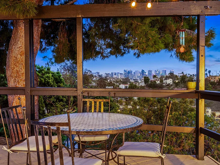 821 Vanderbilt Pl — Photo 1
