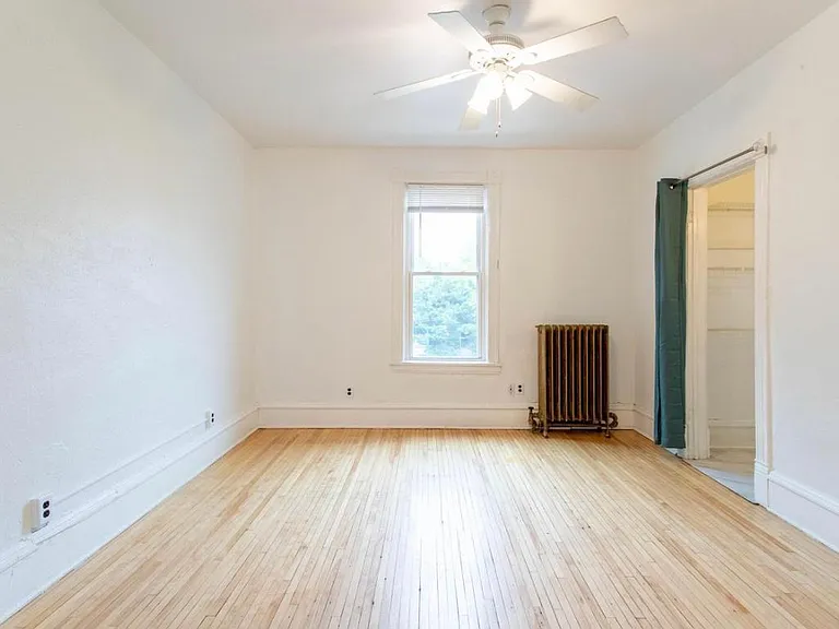 918 W 26th St #2 — Photo 16