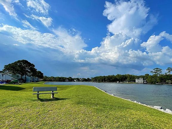 3rd image of 101 Old Ferry Rd Unit 10