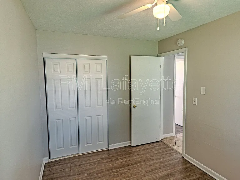 821 Julia Ln — Photo 12