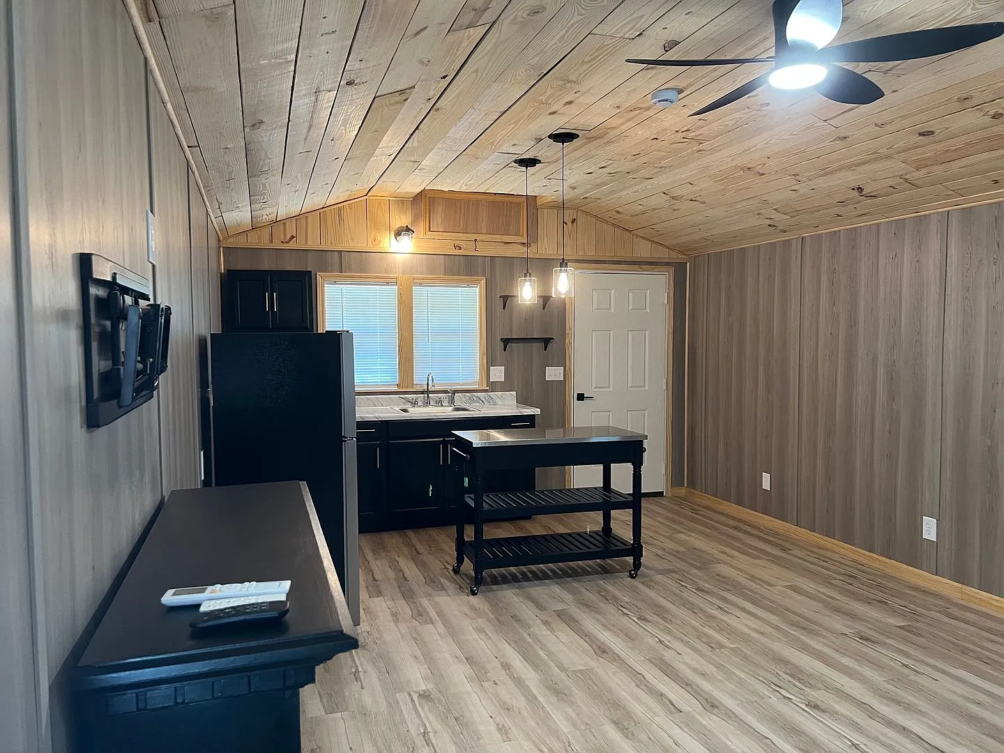 Spacious Tiny Home Located in a Quiet Country Setting! — Photo 4