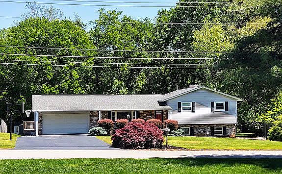 1st image of 700 E Meadecrest Dr