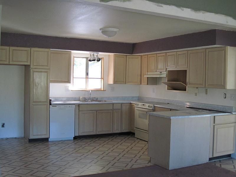 2nd image of 500 W Webb St