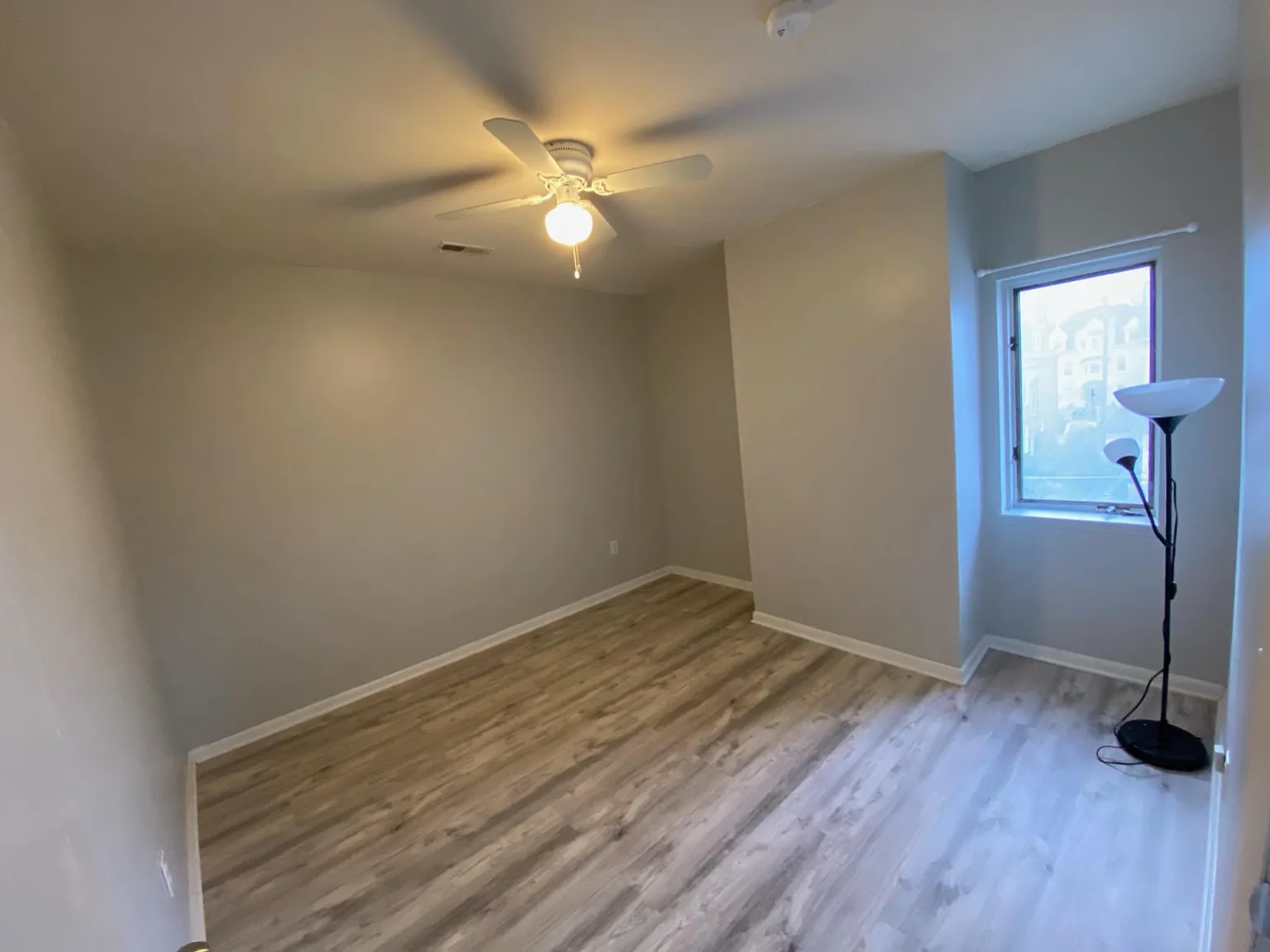 3 bed, 1200 sqft, $1,750 — Photo 4