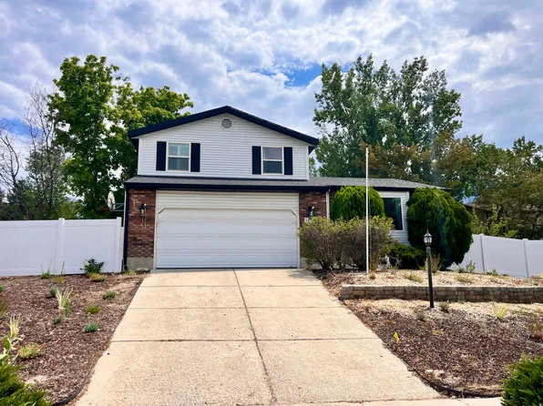 10313 Countrywood Dr, Sandy, UT 84092