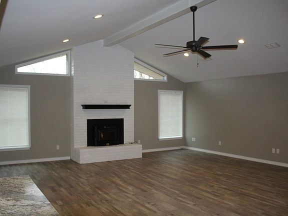 4th image of 316 Douglas St