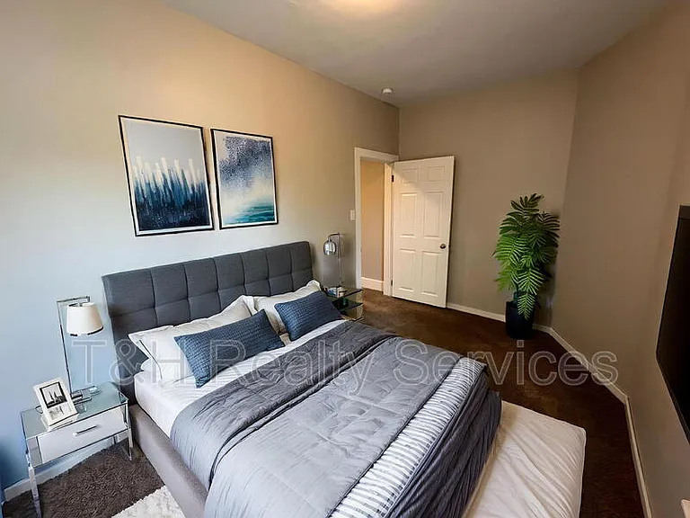 1123 Churchman Ave — Photo 15