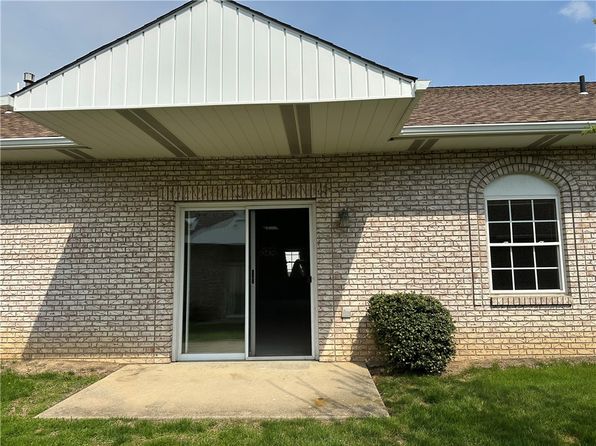 2750 Iowa Dr #26, New Kensington, PA 15068
