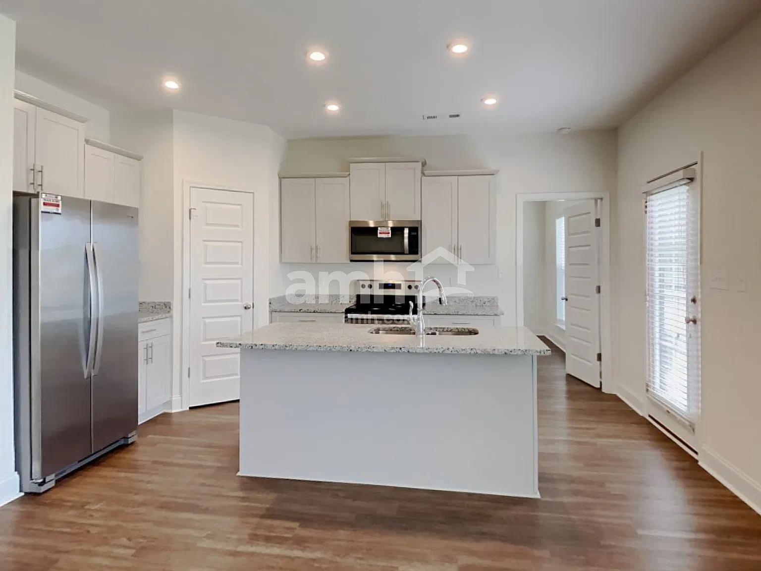 4 bed, 3.0 bath, 2209 sqft, $2,555 — Photo 3