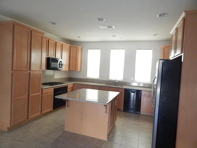 2537 Webster Ct — Photo 6