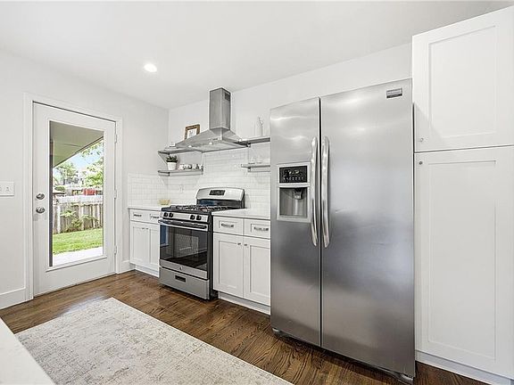 3rd image of 2515 Lexington Ave