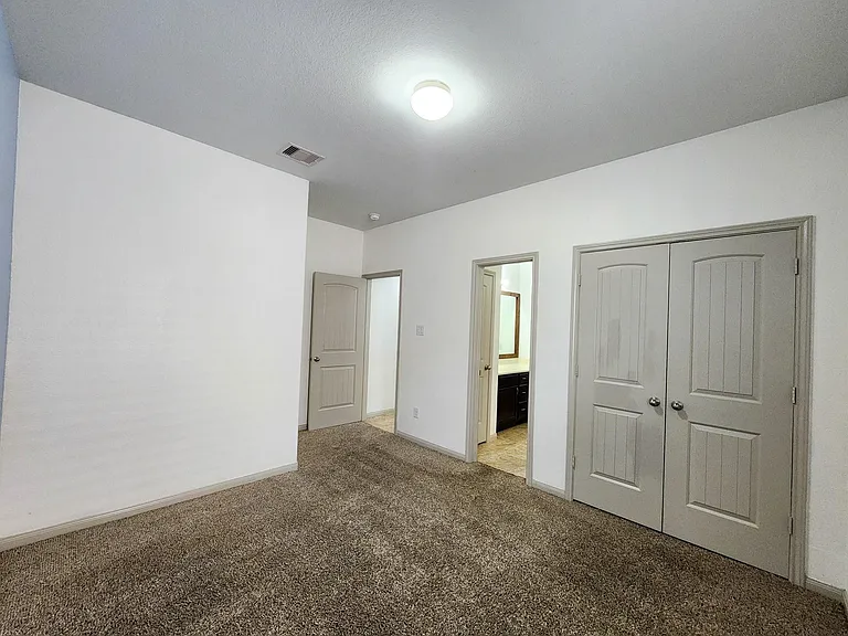 4515 Greenleaf Dr — Photo 16