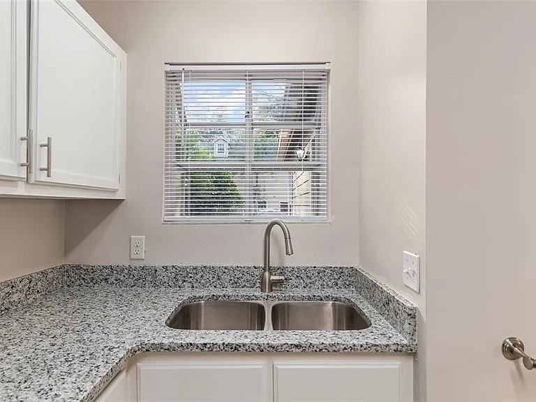 9755 SW 52nd Rd — Photo 12