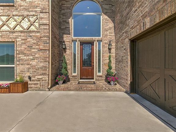 2nd image of 213 Chateau Ave