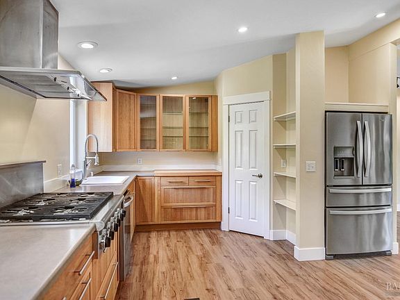 4th image of 22718 Sylvan Way