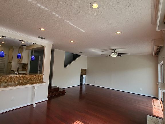 5th image of 5203 Bayshore Blvd APT 11