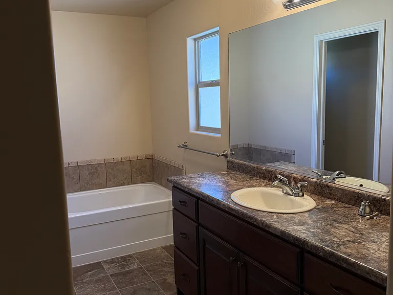 328 E 920 N — Photo 9