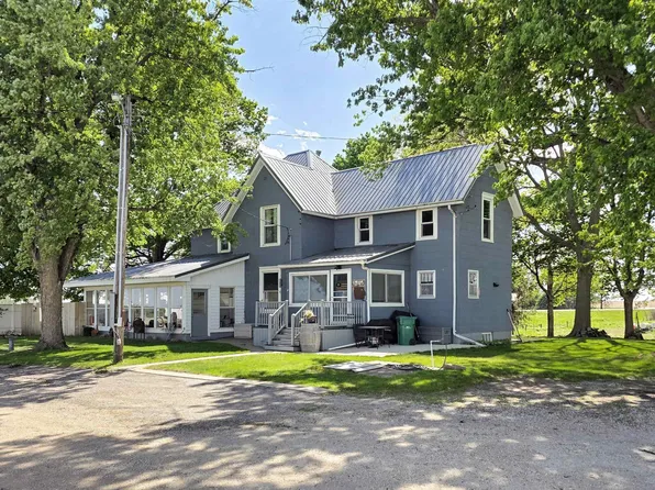 1065 230th St, Waverly, IA 50677