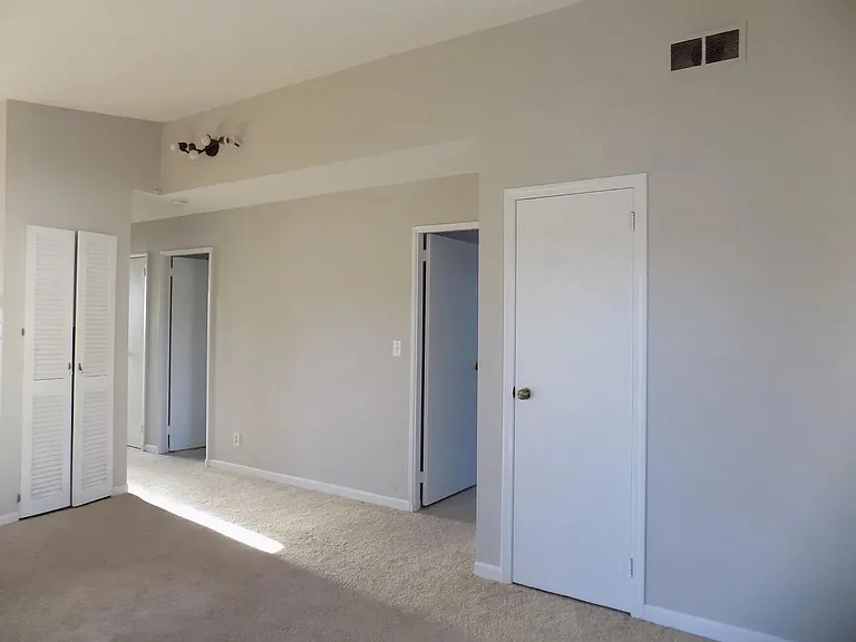 1425 Evans Ave — Photo 3