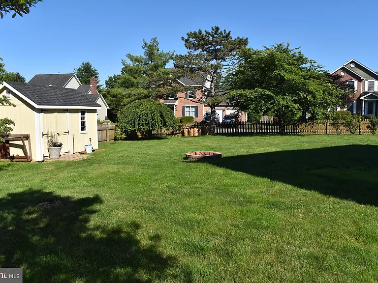 2174 E Greenleaf Dr — Photo 36