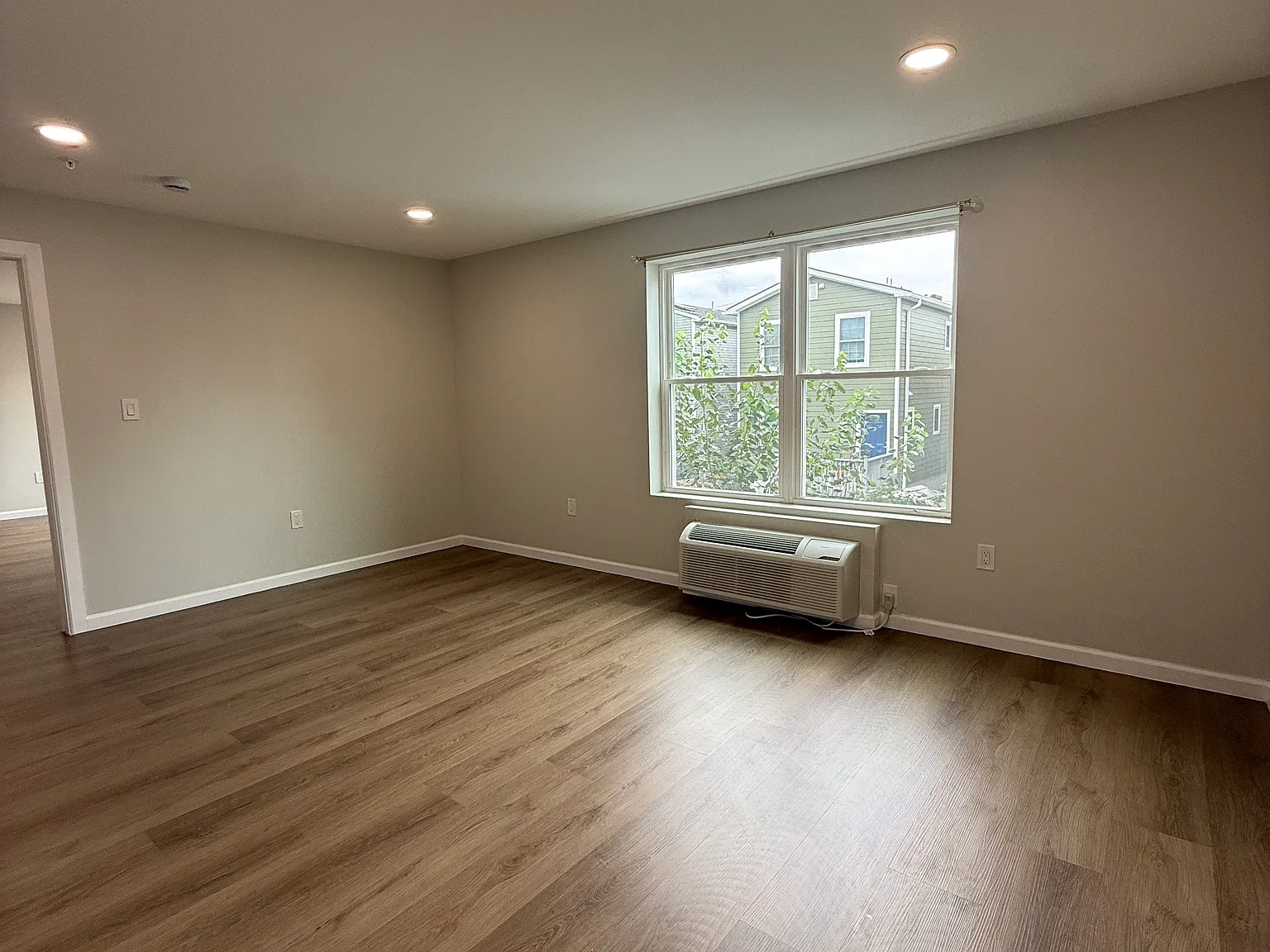 1 bed, 700 sqft, $1,800 — Photo 1