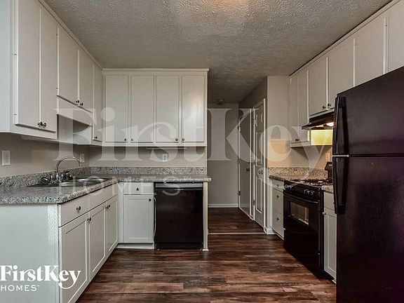 5th image of 125 Dennis Dr