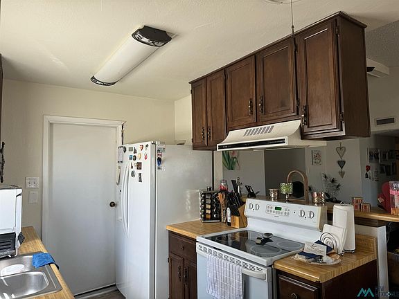 3rd image of 2517 N Park Dr