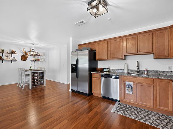 5th image of 111 Redbud Ln